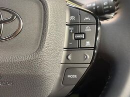 【レーダークルーズコントロール】高速道路での長距離走行が楽に！！自動で速度を保つクルーズコントロールが、衝突軽減システムと連携し、前方の車両を感知して車間を保つように速度調節してくれます！！