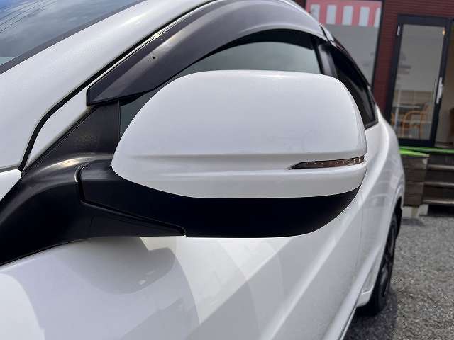 内装はルームクリーニング（室内清掃）後の納車となります♪♪　外装ももちろん磨き後の納車となります！！　プロスタッフがまごころ込めて仕上げます！！