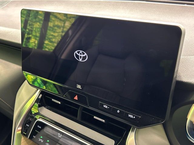 【12.3インチワイドナビ】高級感とインパクトのある大型ワイドナビを装備。各種オーディオ操作はもちろん、横長ワイド画面でのマップ2分割表示など、利便性も高いナビです♪