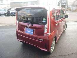 プライバシーガラスは冷暖房効果とプライバシー保護、リアワイパーは視界性アップの快適装備です。