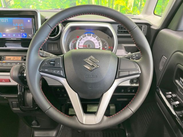 【純正革巻きステアリング】上質な革を使用することで、手にしっかり馴染みとても運転しやすいハンドルです♪