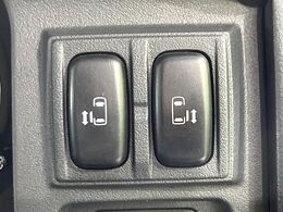 【両側パワースライドドア】スマートキーや運転席のスイッチで後席両側スライドドアの開閉が可能♪電動だから力を入れてドアを開ける必要が無く、小さなお子様でも簡単に開け閉めでき快適です♪