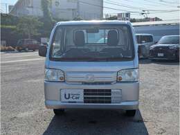 当社では新車拠点からの下取車・デモカー等の上質車をしっかり見極め展示しています。