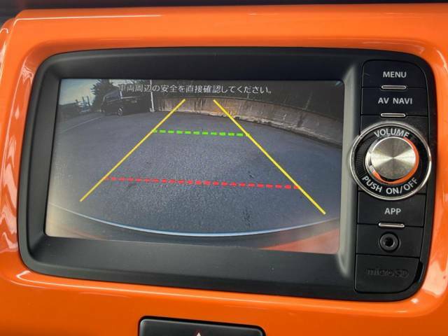 【バックカメラ】駐車時に後方がリアルタイム映像で確認できます。大型商業施設や立体駐車場での駐車時や、夜間のバック時に大活躍！運転スキルに関わらず、今や必須となった装備のひとつです！