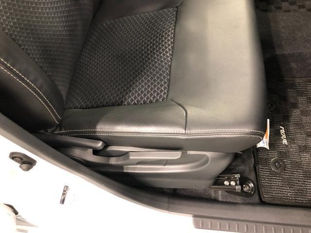 痛みの出やすい運転席シートの角、フロアマット、座面、ともに良好です