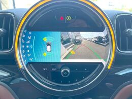 ●ガイドライン付きバックカメラ：不安な駐車もこれで安心！ガイドライン付きなので狭い箇所での駐車もラクラクです！