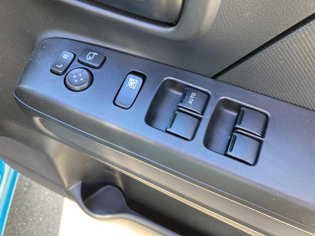 電動格納ドアミラー、パワーウインドースイッチが運転席ドア内側にあり操作に便利です