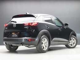 弊社下取りワンオーナー車のCX-3が入荷しました。走行6.6万Kmで多少のキズがございますが、黒の15Sツーリングでカッコいいですよ。状態ご確認のうえで問題なければ、お奨めですよ。
