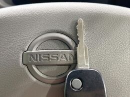 【キーレス】少し離れた場所からでもボタン一つでドアの開錠・施錠ができるのでとっても便利！ドアの鍵穴周りに傷をつけることもありません♪