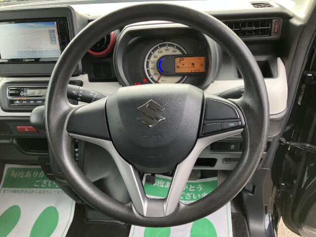 【当店のこだわり】入庫後のお車は選任スタッフによる細部清掃を実施しております。足回り、エンジンルーム、室内、室外を隅々まで綺麗にしております。展示車はピカピカです。全国配送も可能ですのでご相談下さい！