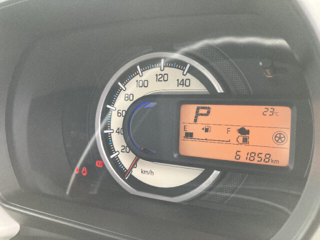 【当店のこだわり】全車保証付き（シルバープラン　ゴールドプラン）。当店の工場は国の認定をもらった指定工場です。メンテナンスは安心の整備をお約束いたします。当店の最長保証は2年間（プラチナプラン）