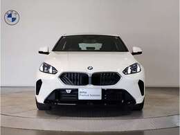 ☆BMWの代名詞とも言える【キドニーグリル】一目見ただけでBMW車であると認識できる確固たるアイコンとして存在感を放ちます☆