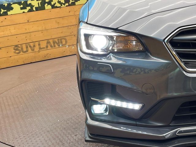 【LEDヘッドライト】悪天候や夜間走行時も良好な視界を確保し安心して運転できる高輝度LEDヘッドライトを装備！点灯速度が早く、消費電力も抑えられています。