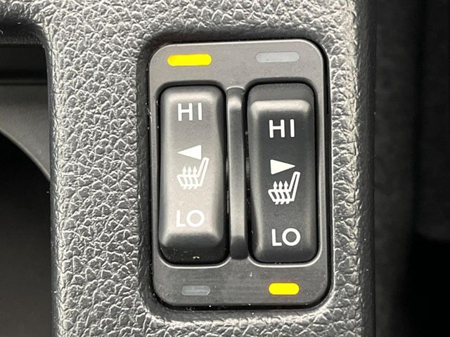 【シートヒーター】寒い日に重宝するシートヒーター！エアコンより早く温まってくれるので寒がりの人も安心ですね♪エアコンの温風は乾燥するから苦手、という方にもをおすすめです。