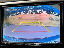 【バックカメラ】駐車時に後方がリアルタイム映像で確認できます。大型商業施設や立体駐車場での駐車時や、夜間のバック時に大活躍！運転スキルに関わらず、今や必須となった装備のひとつです！