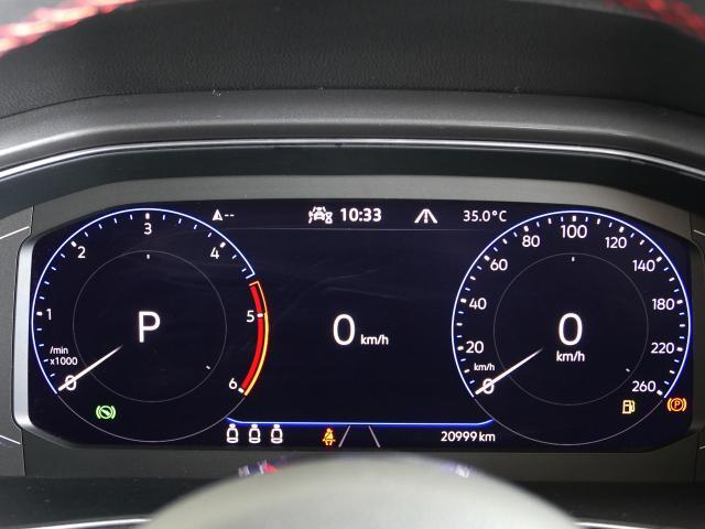 デジタルメータークラスターはナビ画面や車両情報などの様々な情報を表示することが出来ます。
