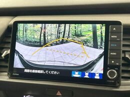 【バックカメラ】駐車時に後方がリアルタイム映像で確認できます。大型商業施設や立体駐車場での駐車時や、夜間のバック時に大活躍！運転スキルに関わらず、今や必須となった装備のひとつです！