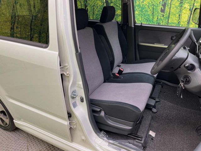 運転席シート廻りは使用感も少なく、良好な状態となっています。丁寧に使われていたことがよくわかりますね。