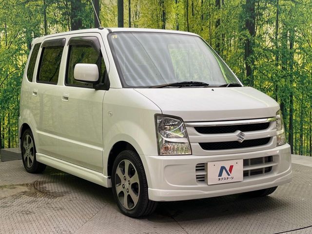 大好評のボディコーティング「弾スプラッシュコート」もご納車までに施工可能。通常のガラスコートと異なる、耐久年数6年の無機質ガラスコーティングが、ボディをキレイな状態に保ってくれます。