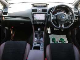 すっきりとしたWRX S4らしいデザインのダッシュ回り！フロントビューの視認性もよく運転しやすいと思います★