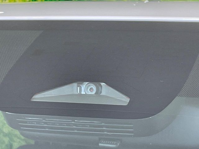 【トヨタセーフティセンス】走行中に前方の車両等を認識し、衝突しそうな時は警報とブレーキで衝突回避と被害軽減をアシスト。より安全にドライブをお楽しみいただけます。