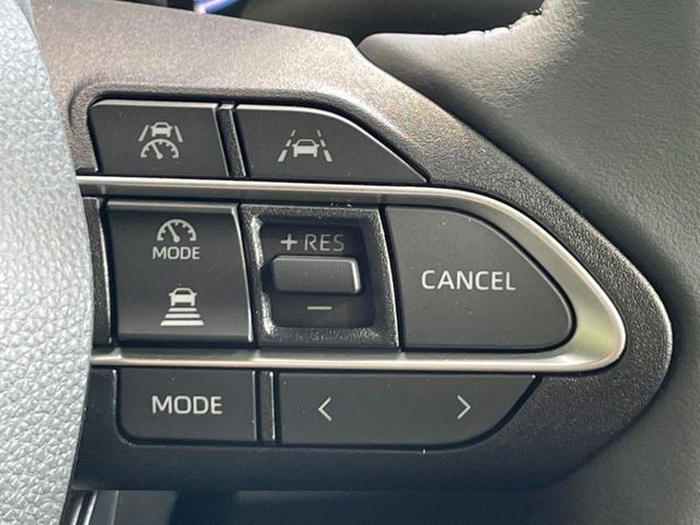 【レーダークルーズコントロール】高速道路での長距離走行が楽に！！自動で速度を保つクルーズコントロールが、衝突軽減システムと連携し、前方の車両を感知して車間を保つように速度調節してくれます！！