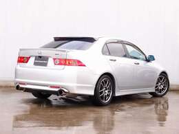 前オーナー様はホンダ整備士の方が所有しており、ノーマルの状態を一からカスタム！ラルグス車高調に加え、WORKエモーション極17AW、HKSマフラーなどの高額パーツに、オルタ交換、燃料ポンプなども交換済