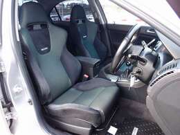 室内は綺麗にルームクリーニング済みとなり、たばこの嫌な臭いや芳香剤の臭いも御座いません。ユーロR専用RECAROセミバケットシートも切れなどは御座いません。お気軽にお問合せ下さいませ