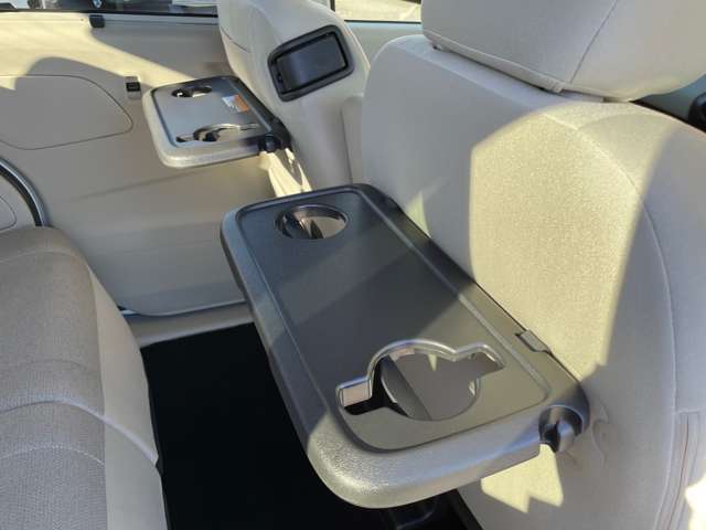 快適なドライブのお供に身近なドリンクホルダーです！！