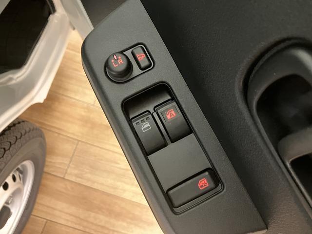 電動格納式ドアミラー装備！