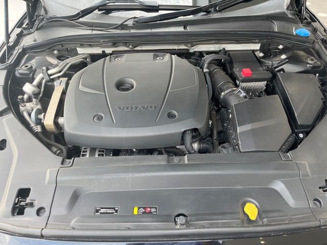 【T6エンジン（2.0L直列4気筒直噴ターボ+スーパーチャージャー）】低回転域ではSチャージャーが優れたアクセルレスポンスでトルクを増大し、中回転域以降はSチャージャー+ターボにより高いパフォーマンス