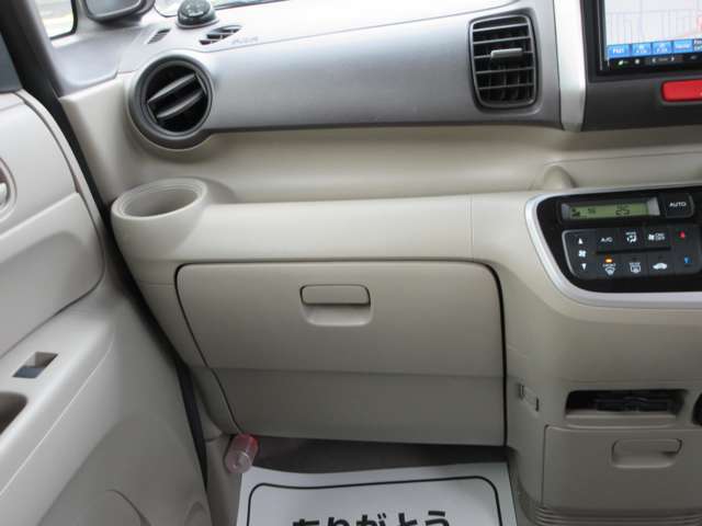 入庫車は中古車のプロが徹底したチェックにより不具合点が無いか検査します。安全の確保が不十分な箇所は調整・交換・補充・修理等の整備を実施しご納車いたします。