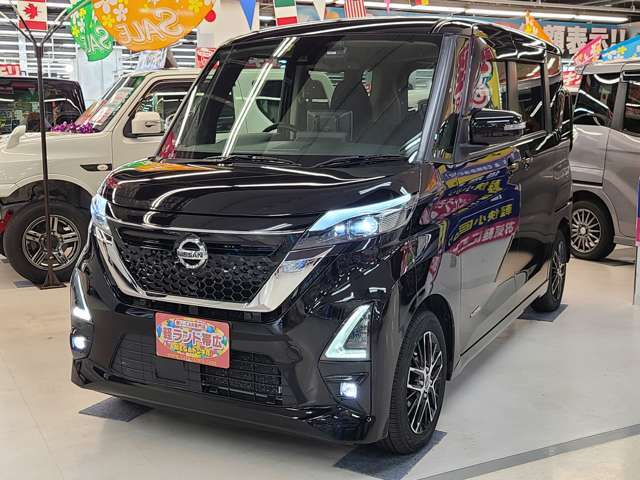 屋内型展示場でゆっくりお車選びが可能です♪