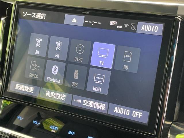 【純正10型ナビ】人気の純正ナビを装備しております。ナビの使いやすさはもちろん、オーディオ機能も充実！キャンプや旅行はもちろん、通勤や買い物など普段のドライブも楽しくなるはず♪
