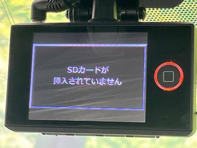 【ドライブレコーダー】安心・安全なカーライフに必須のドライブレコーダーを装備！走行中はもちろん、あおり運転や事故に遭遇した際の状況も映像で記録し、万一のリスクに備えます。