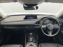 【インパネ全体】全方位で視界が広く、高い目線で運転もしやすいです！