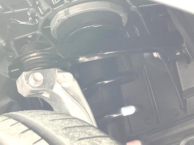 お車を安心してお乗りいただく為には、足回りの定期点検が欠かせません。サービスサポート（有償保証）では無料点検もご提供しており、安心のカーライフをお過ごしいただけるサポート体制が整っています。
