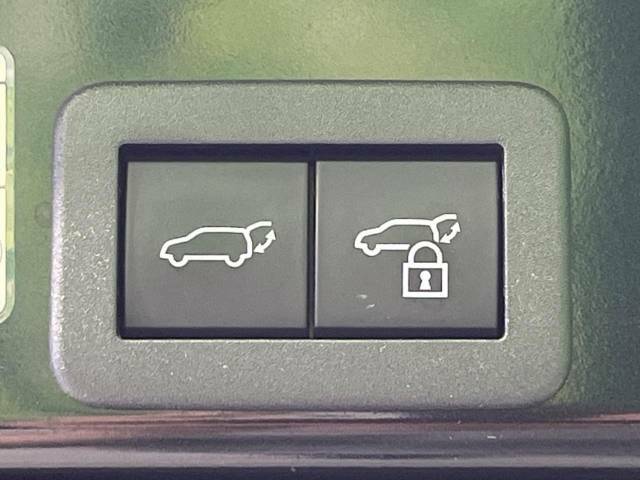【問合せ：0776-53-4907】【パワーバックドア】スマートキーや運転席のボタンを押すだけでリアゲートが自動で開閉します！荷物を持っている時や、高い位置にあるバックドアを閉める際に便利です。