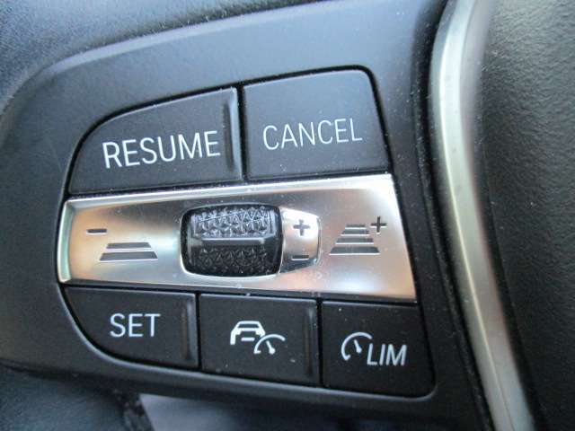 アクティブクルーズコントロール装備です。設定速度をキープしつつ、車間距離を優先し安全走行を可能と致します。長距離ドライブにマストな装備です。