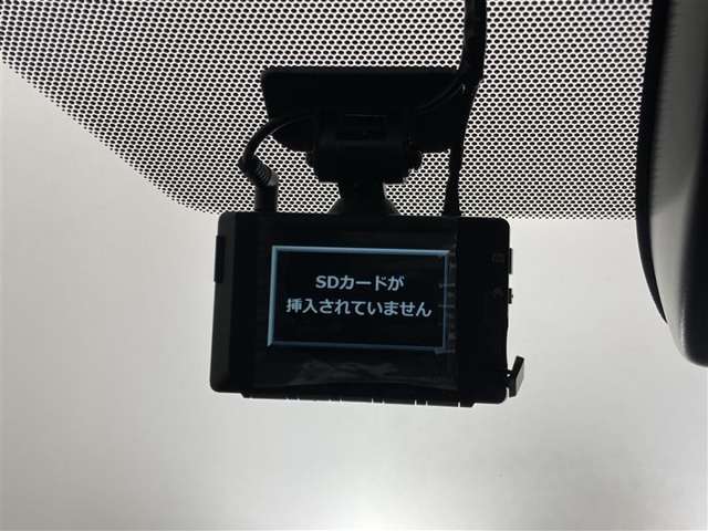 最近付けているユーザーも多いドライブレコーダー。万が一の事故などの証拠づくりに最適です！また、旅先の模様も録画できますので、旅の記憶としても使えます。※社外ドラレコは保証対象外となります。