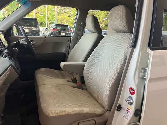 【納車前点検整備】　　当店は納車前法定点検（12ヶ月点検整備または24ヶ月点検整備）を全車に実施しております。第三者である他整備業者様に当社の車をひいきめなしに点検して頂いております♪