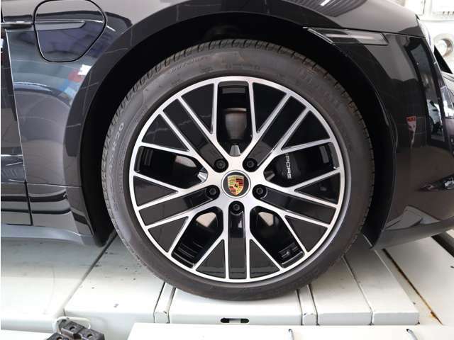 ホイール：20インチ Taycan Turbo S Aero Design ホイール/カラークレストホイールセンターキャップ/盗難防止ホイールボルト/TPM