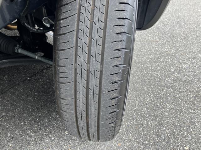 現在のタイヤの溝です。