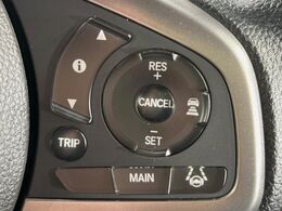 【アダプティブクルーズコントロール】高速道路での長距離走行が楽に！！自動で速度を保つクルーズコントロールが、衝突軽減システムと連携し、前方の車両を感知して車間を保つように速度調節してくれます！！