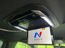 【フリップダウンモニター】大画面モニターで後席でもエンタメをお楽しみいただけます。小さなお子様にも大人気の装備です♪