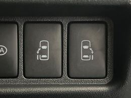 【両側パワースライドドア】スマートキーや運転席のスイッチで後席両側スライドドアの開閉が可能♪電動だから力を入れてドアを開ける必要が無く、小さなお子様でも簡単に開け閉めでき快適です♪