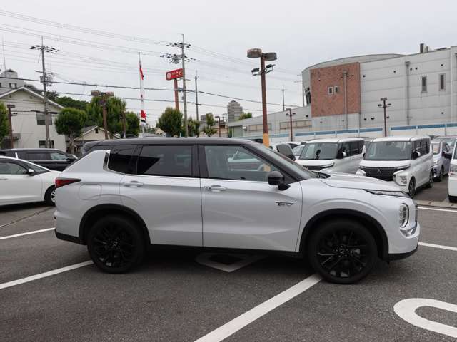 街乗りからアウトドアにも大活躍できるアウトランダーPHEV！ぜひご検討ください！