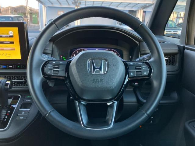 WECARSの展示場では実際に見て、触ってお車をお選びいただけます！知識の豊富な営業スタッフが様々なカーライフをご提案いたします！