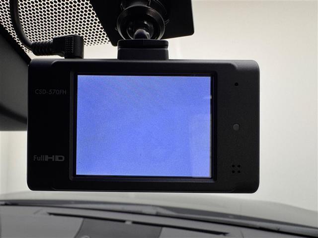 【ドライブレコーダー】映像・音声などの運転中の記録を残します。事故などを起こした起こされた時の証拠になりえますので、もしも時でも安心ですね。