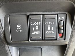 【両側パワースライドドア】スマートキーや運転席のスイッチで後席両側スライドドアの開閉が可能♪電動だから力を入れてドアを開ける必要が無く、小さなお子様でも簡単に開け閉めでき快適です♪